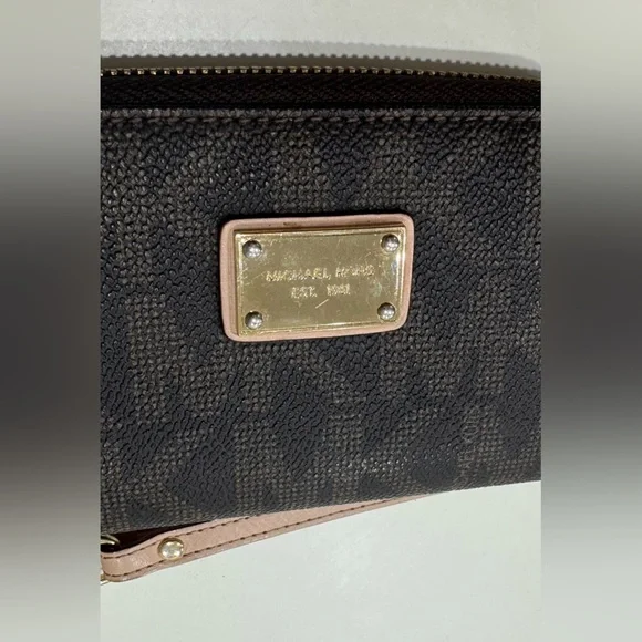 Michael Kors Monogram Wallet - Picture 5 of 13